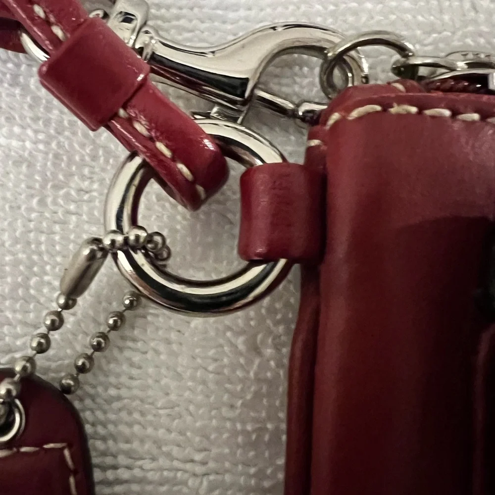 vintage Coach Soho leather wristlet in red - Picture 3 of 7